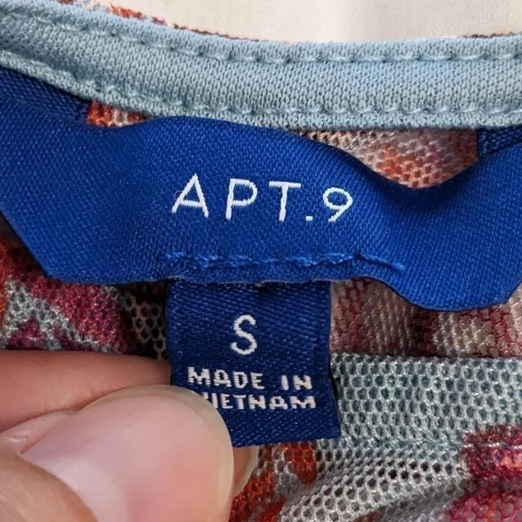 Apt. 9 sleeveless top with slightly sheer shoulder panel size small - Picture 7 of 10